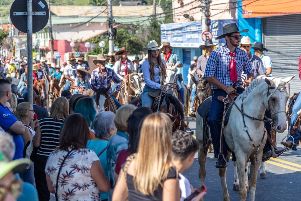 cavalgada em guararema tradicao e fe nas comemoracoes do divino espirito santo 1