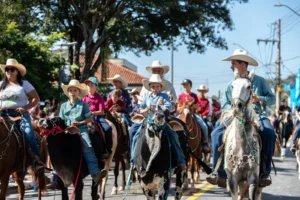 Cavalgada em Guararema: tradição e fé nas comemorações do Divino Espírito Santo
